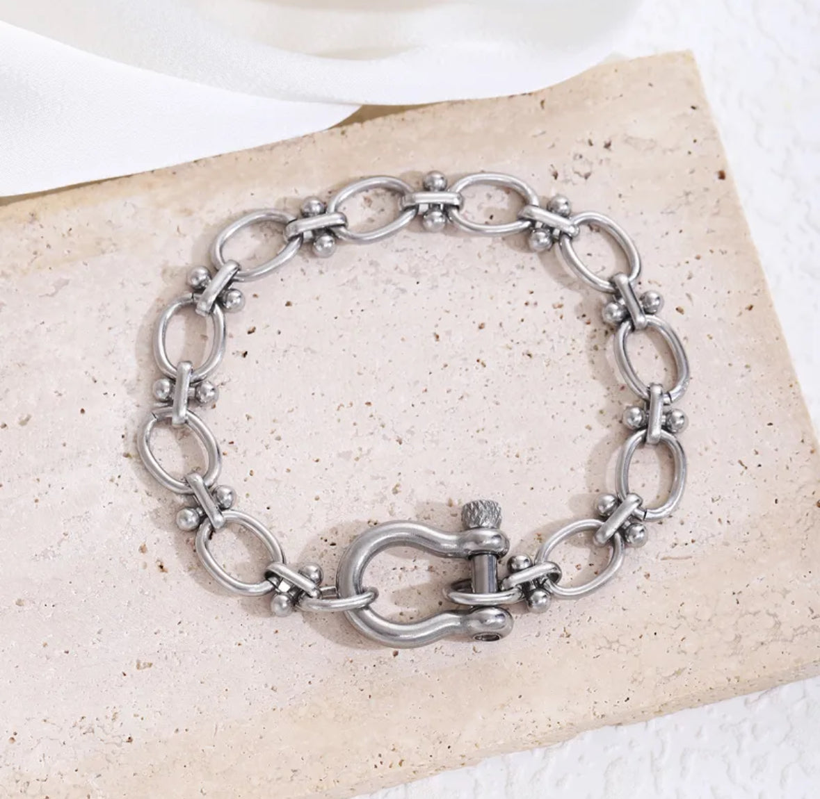 Shackle Chain Bracelet