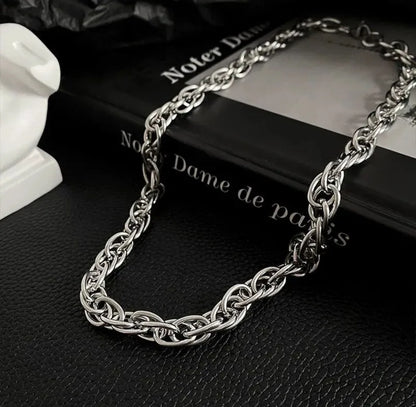 Noir Twist Chain