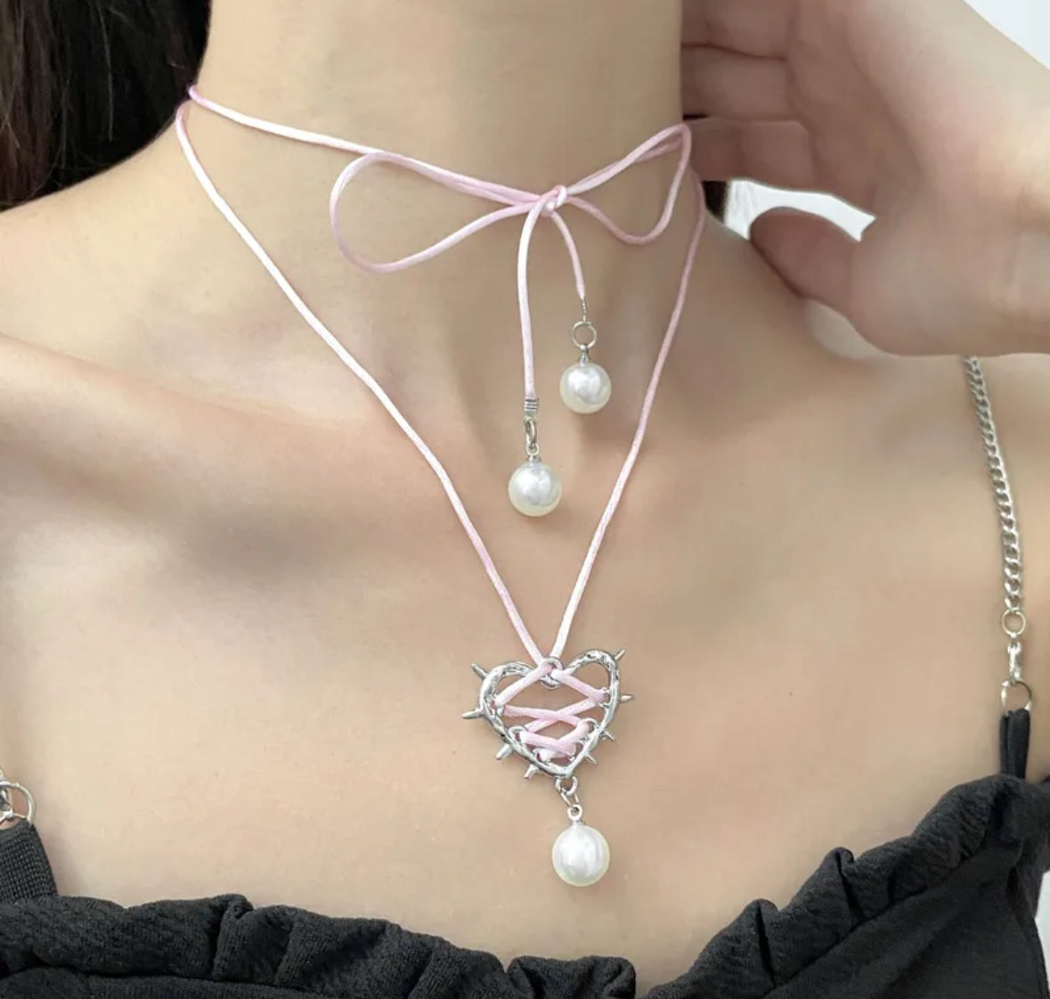 Thorn Heart Bow Neckpiece