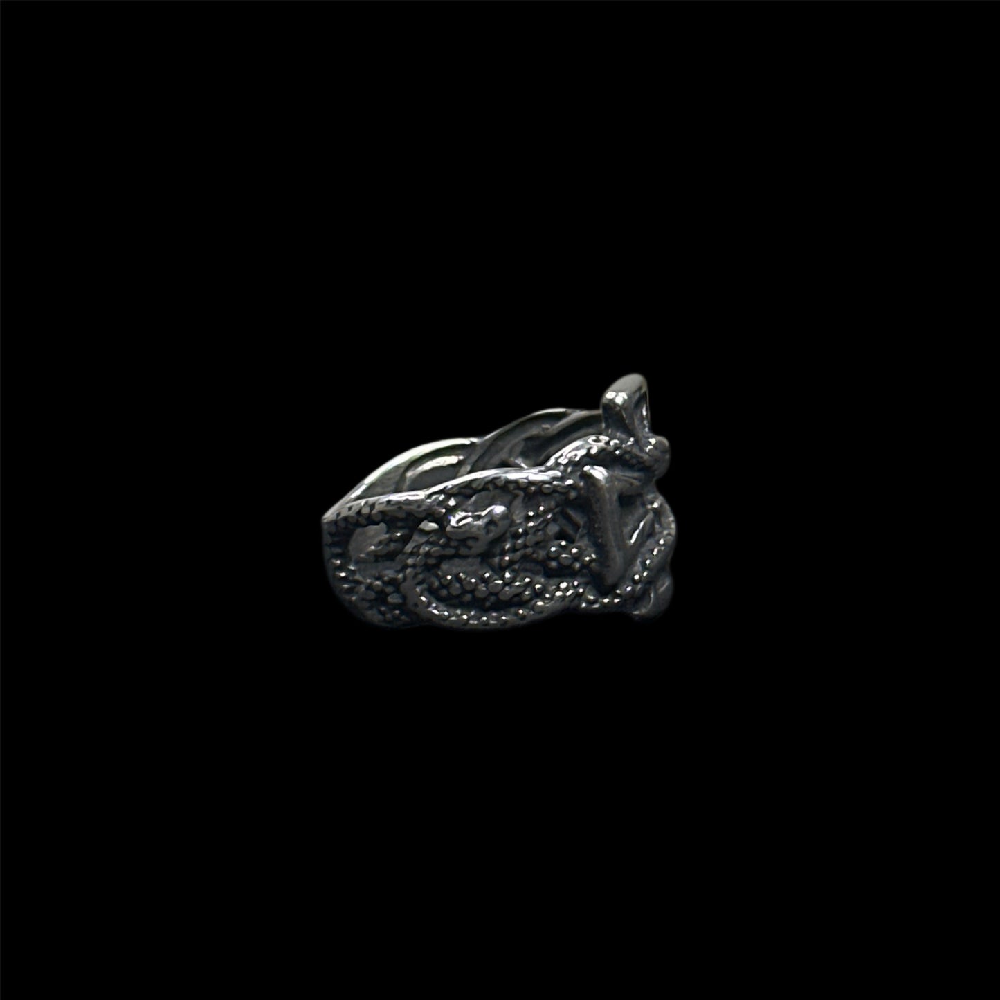 Cross snake ring