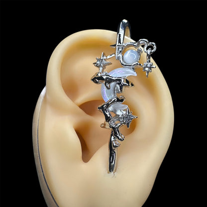 Neo Lunar Ear Pin