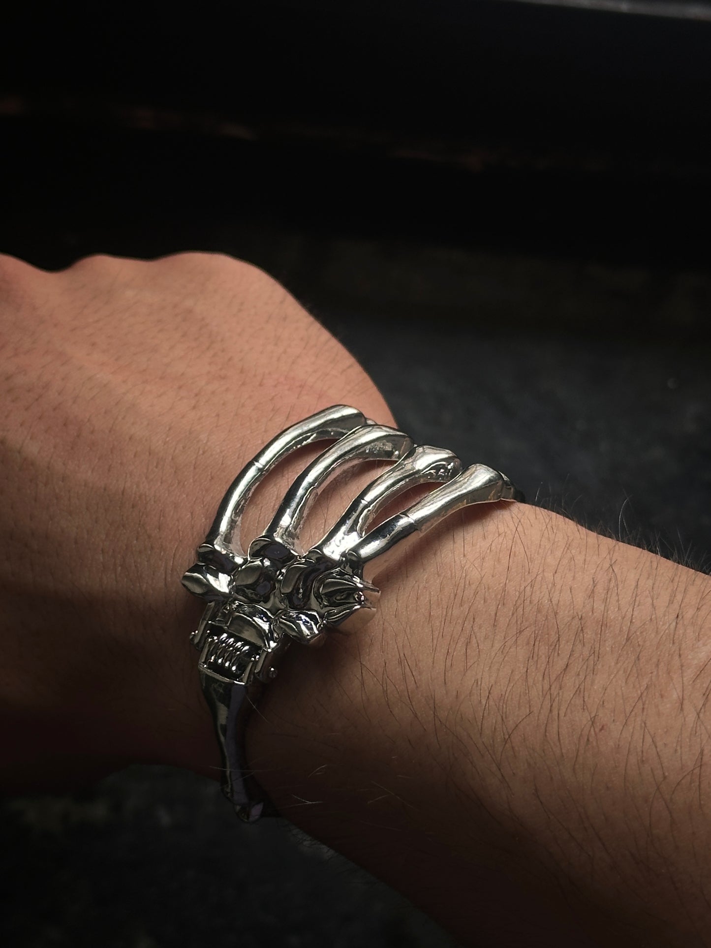 Skull Grasp Bracelet