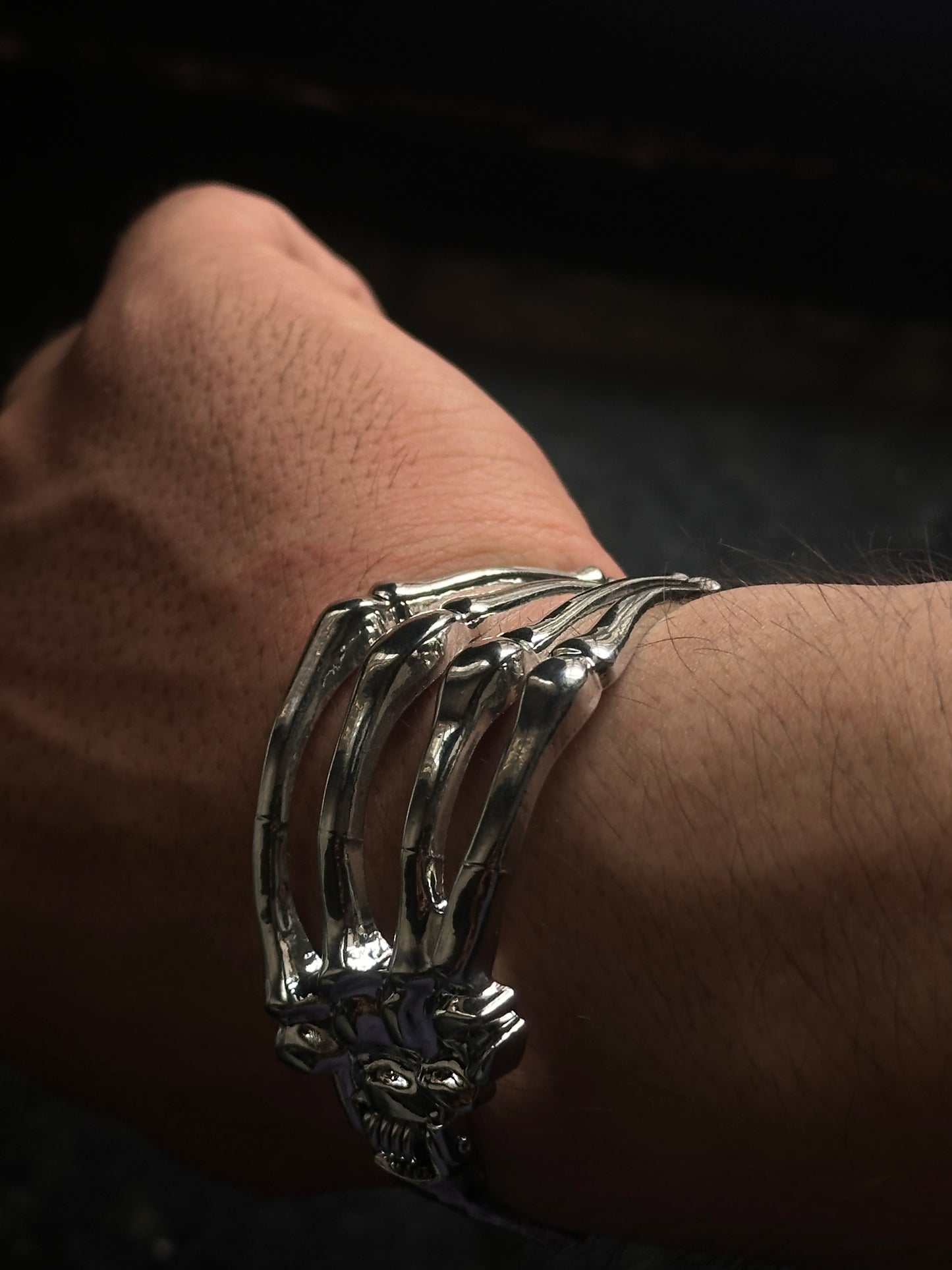 Skull Grasp Bracelet